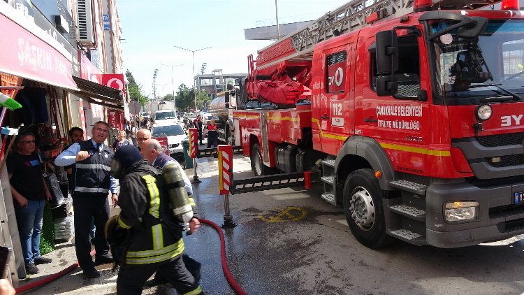  Çanakkale'de apartmanda yangın paniği!-Bursa Hayat Gazetesi-2