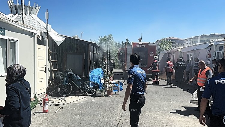 Malatya'da konteyner yangını: Kontrol altına alındı!-Bursa Hayat Gazetesi-2