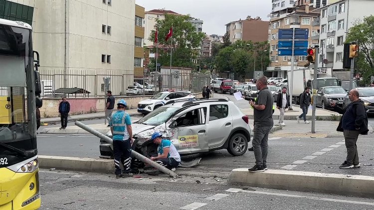 Freni patlayan kamyonet 2 araca çarptı: 1 yaralı!-Bursa Hayat Gazetesi-2