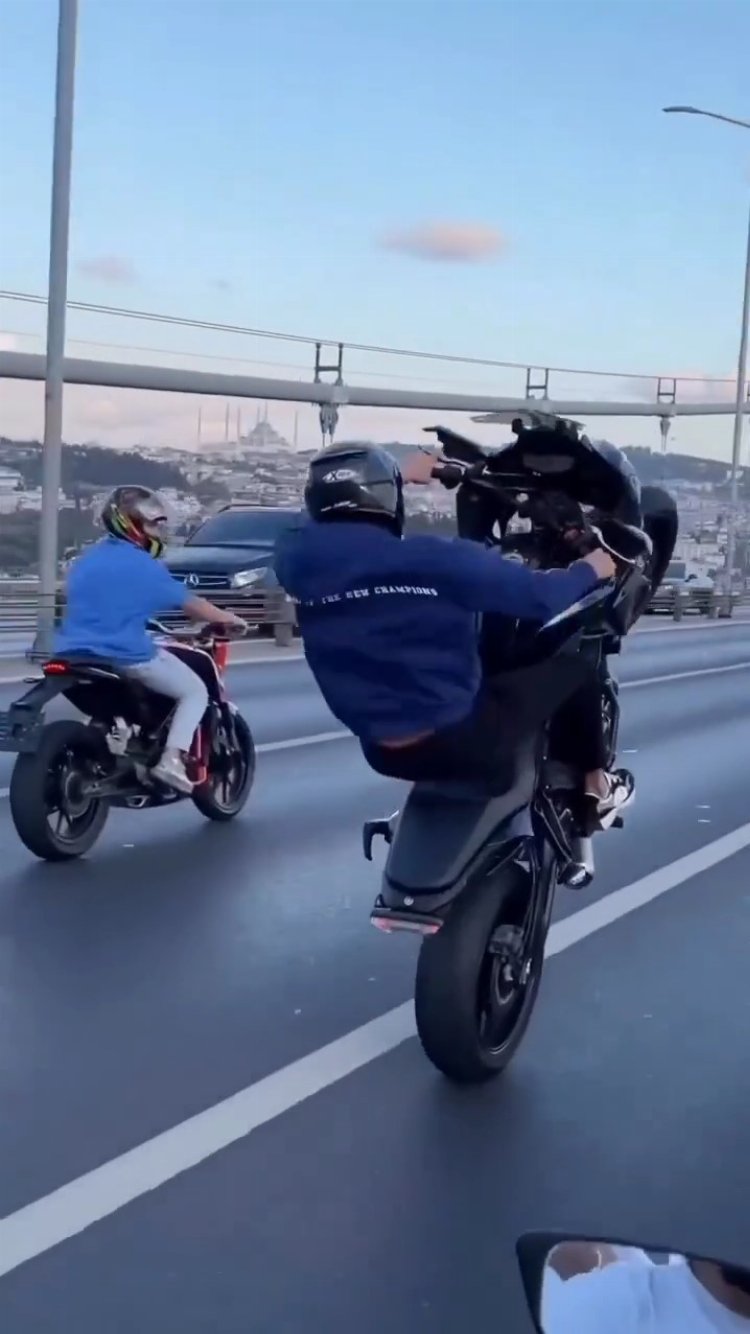 Motosikletlinin tehlikeli yolculuğu kamerada!-Bursa Hayat Gazetesi-2