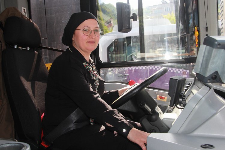 Şehrin tek kadın belediye otobüsü şoförü tam destek alıyor - Bursa Hayat Gazetesi-2