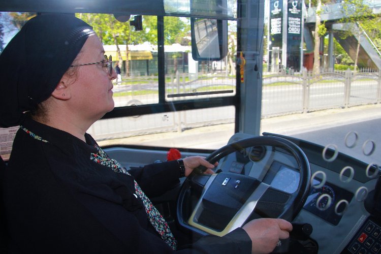 Şehrin tek kadın belediye otobüsü şoförü tam destek alıyor - Bursa Hayat Gazetesi-3