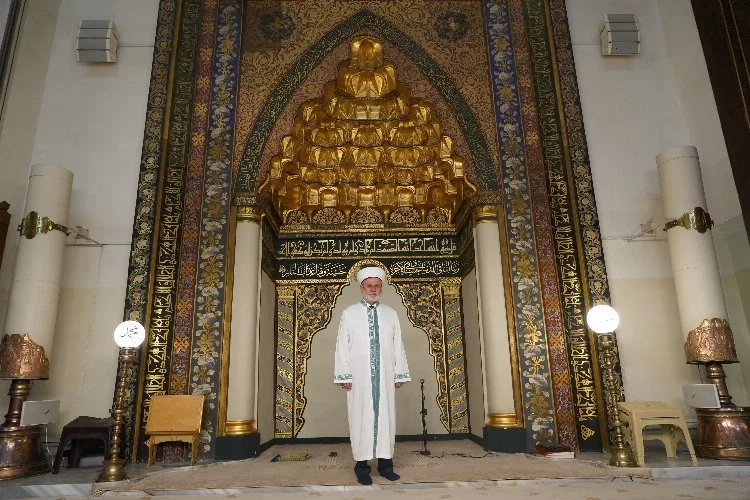 Bursa'da Ulu Cami'nin çeyrek asırlık imamı emekliye ayrıldı
