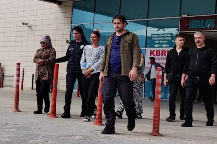Bursa'da kartla girdikleri evden hırsızlık yapan kadınlara suçüstü