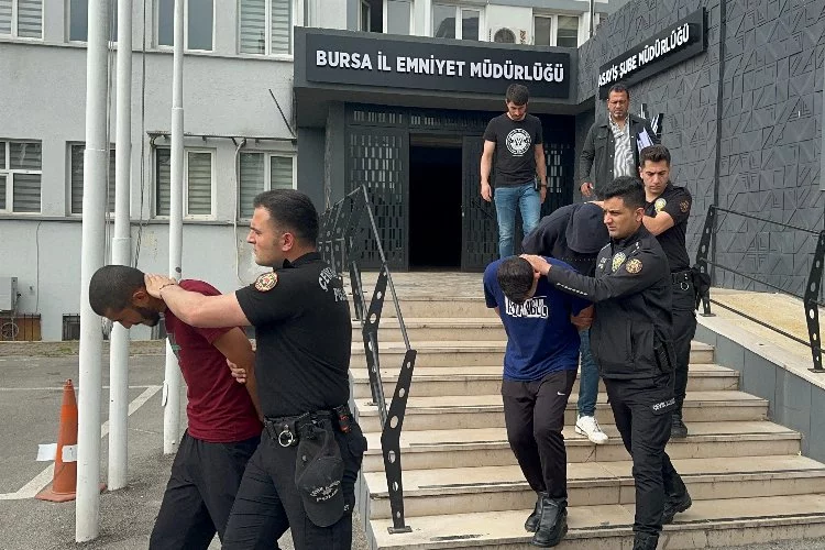 Bursa'da sahte genç kız profiliyle dolandırıcılık yapan çete çökertildi