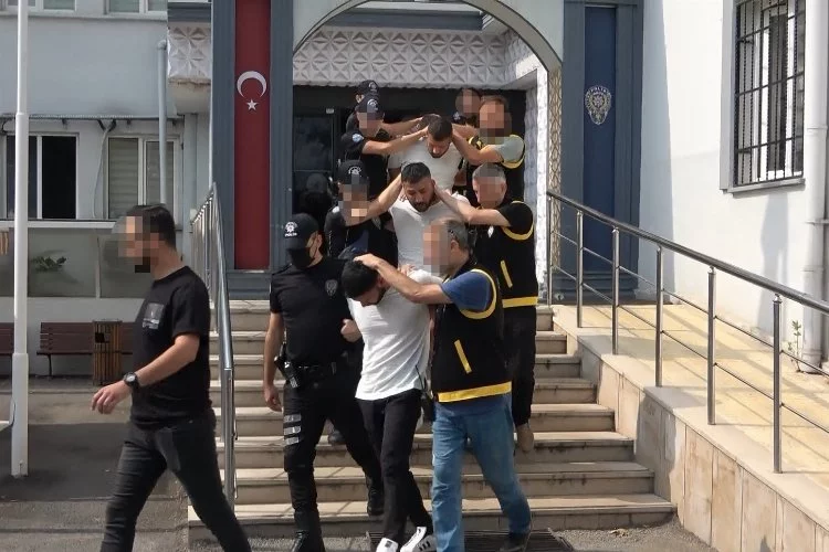 Bursa'da gece kulübünde cinayet: Operasyonla yakalandılar!