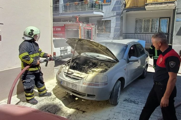 Aydın'da park halindeki otomobilde yangın!