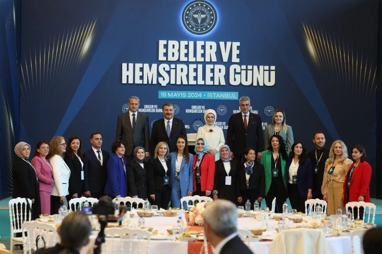 Bakan Koca ve Emine Erdoğan 'Ebeler ve Hemşireler Günü'nde konuştu