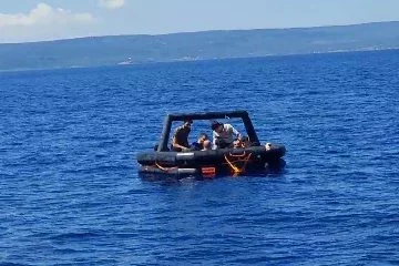 Balıkesir'in Ayvalık ilçesi açıklarında 21 düzensiz göçmen kurtarıldı