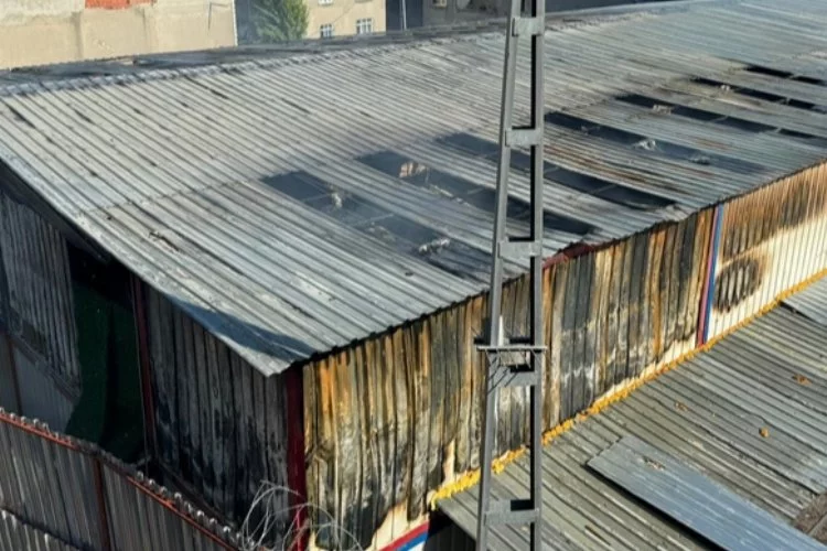 Başakşehir'de çıkan konteyner yangını söndürüldü!