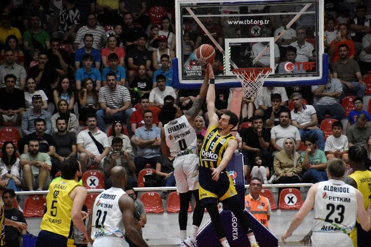 Basketbol Süper Ligi'nde Fenerbahçe yarı finalde