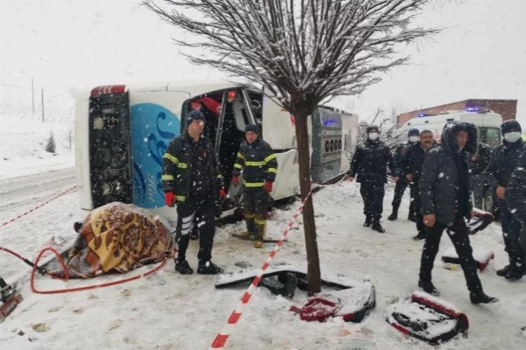 Bir ilde daha yolcu otobüsü devrildi: 1 ölü 