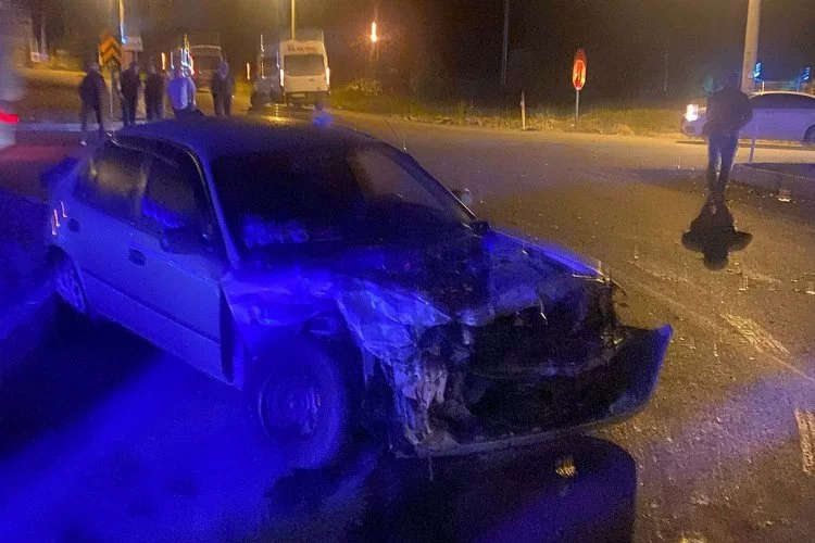 Bolu'da feci kaza: Minibüs ve otomobil çarpıştı!