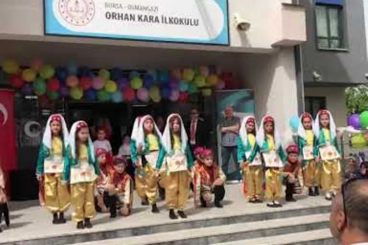 Bursa’da 23 Nisan coşkusu: Minikler zeybek oynadı!