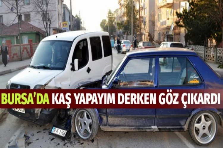 Bursa'da ambulansa yol vermek isterken kaza yaptı