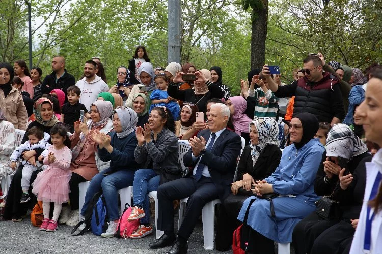 Bursa'da Ana Kucağı miniklerinden Anneler günü programı!