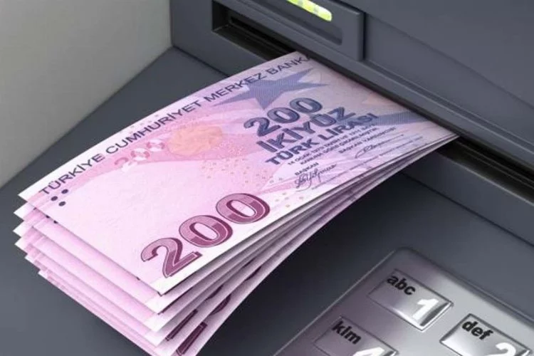 Bursa'da ATM'de unutulan parayı polise teslim etti!