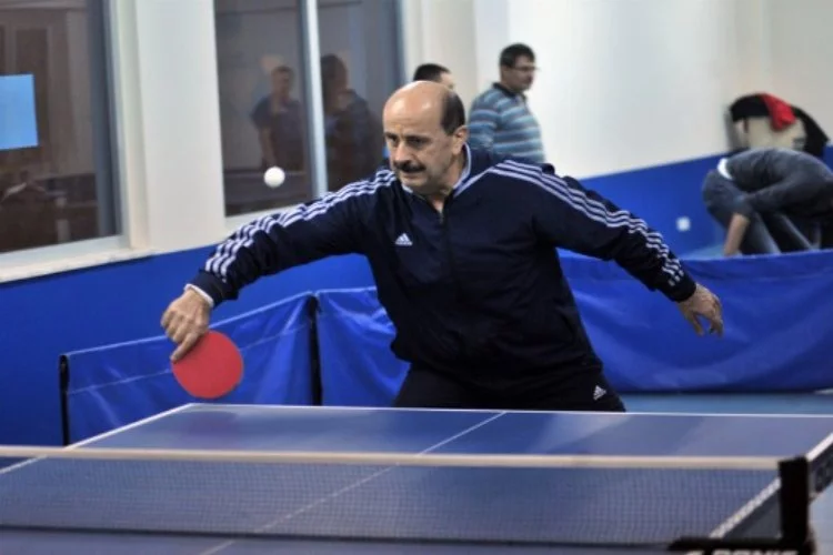 Bursa'da belediye personeli masa tenisiyle stres atıyor