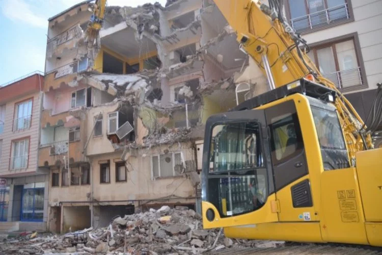 Bursa'da binalar yıkılıyor
