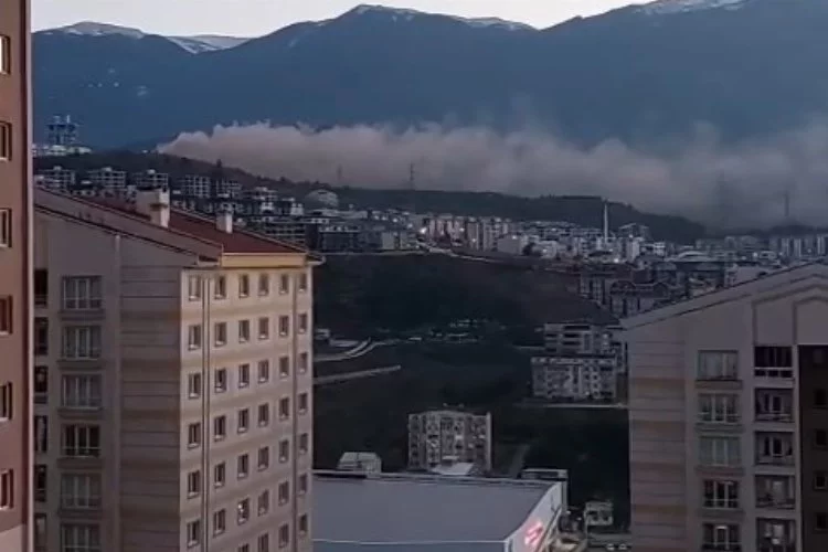 Bursa'da fabrika bacalarından çıkan duman endişelendirdi
