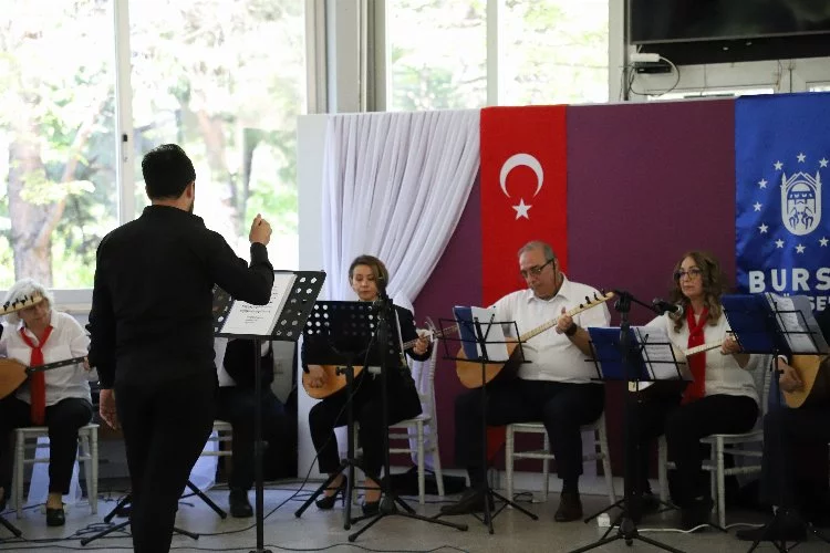 Bursa'da huzurevi sakinlerine bağlama konseri