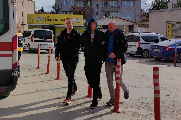 Bursa'da iki kişiyi bıçaklayarak yaralamıştı! Yakalandı