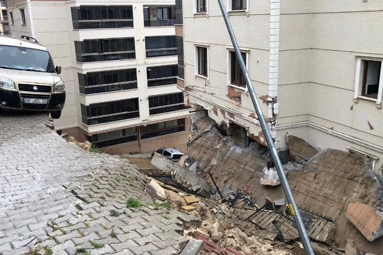 Bursa'da istinat duvarı çöktü: 2 apartmanda hasar oluştu, 36 kişi tahliye edildi!