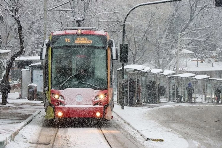 Bursa'da kar yağışı başladı! Valilikten önemli uyarı