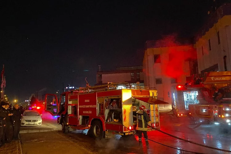 Bursa'da korkutan fabrika yangını!