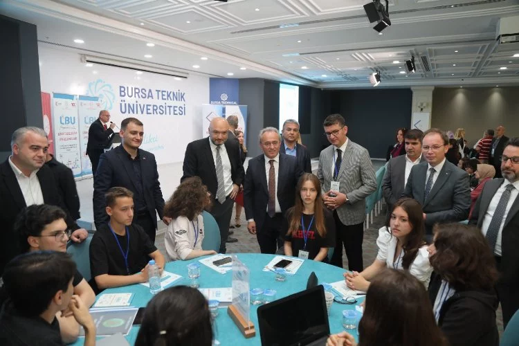 Bursa'daki liselerde gençler bilimi konuşacak