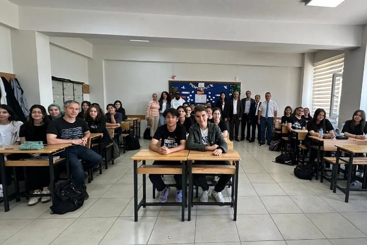 Bursa'da liselilere “Yabancı Uyruklu Eğitmenler ile Etkileşim ve İletişim” eğitimi