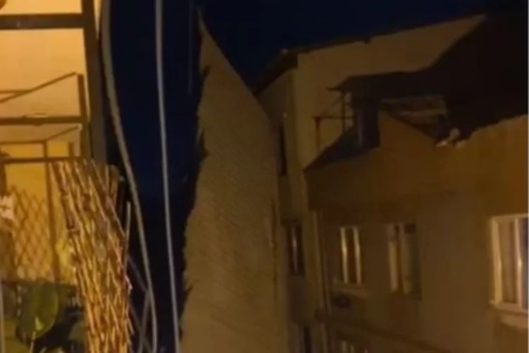 Bursa'da lodos çatıyı uçurdu!