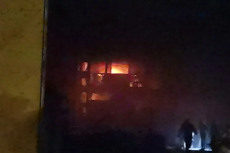 Bursa'da metal doğrama iş yerinde yangın