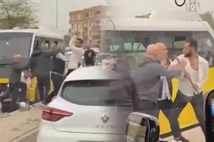 Bursa'da minibüs şoförleri birbirine girdi!