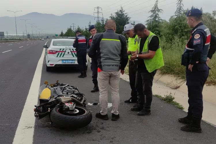 Bursa'da motosikletler otoyolda çarpıştı!