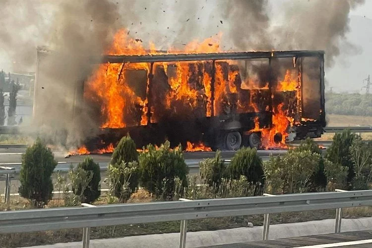 Bursa'da otobanda hareketli dakikalar: Alev alev yandı