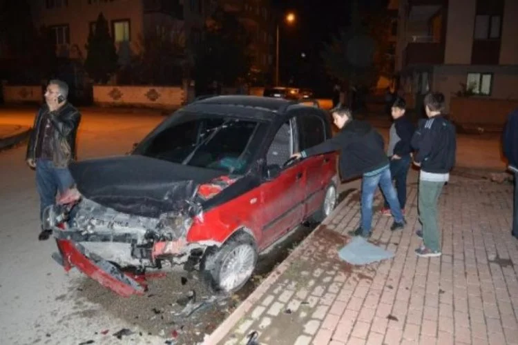 Bursa'da otomobiller birbirine girdi! 5 yaralı