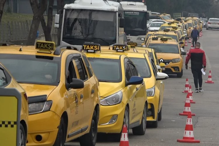Bursa'da taksi ücretlerine zam! Uzun kuyruklar meydana geldi