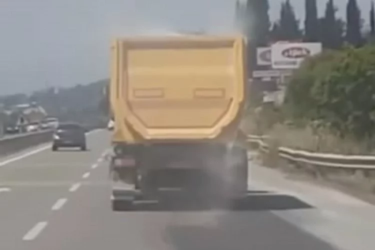 Bursa'da trafiği tehlikeye atan kamyon sürücüsü kayıt altına alındı