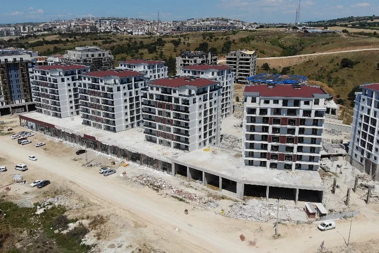 Bursa'da vatandaşlar evsiz kaldı: Aynı daireyi 2 kişiye sattılar