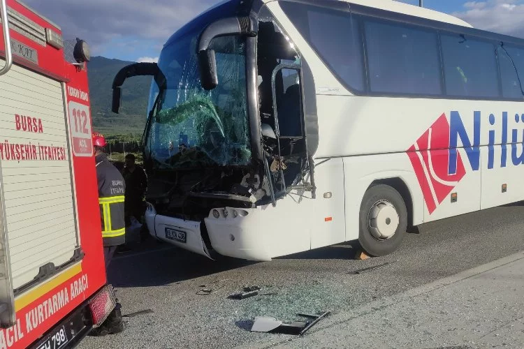 Bursa'da yolcu otobüsü TIR'a çarptı!