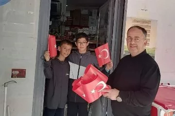Bursa'daki bu marketin sahibi takdir topluyor