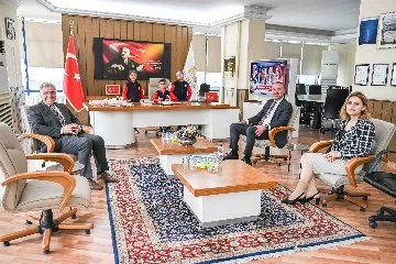 Bursa Karacabey'de Başkan Karabatı koltuğunu Baran'a devretti