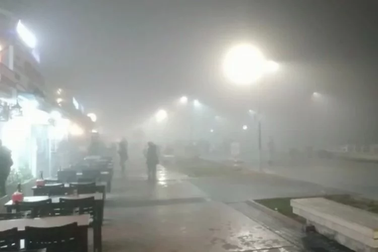 Bursa Mudanya'da yoğun sis! Görüş mesafesi 5 metreye kadar düştü