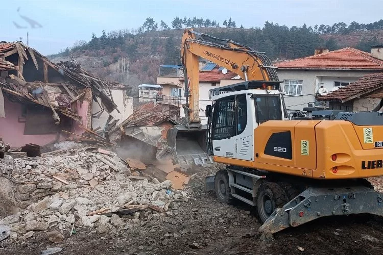 Bursa Osmangazi'de metruk bina yıkımları hızlandı