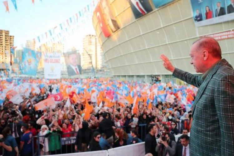 Cumhurbaşkanı Erdoğan, Adana'da 81 ilden gelen gençlerle buluştu