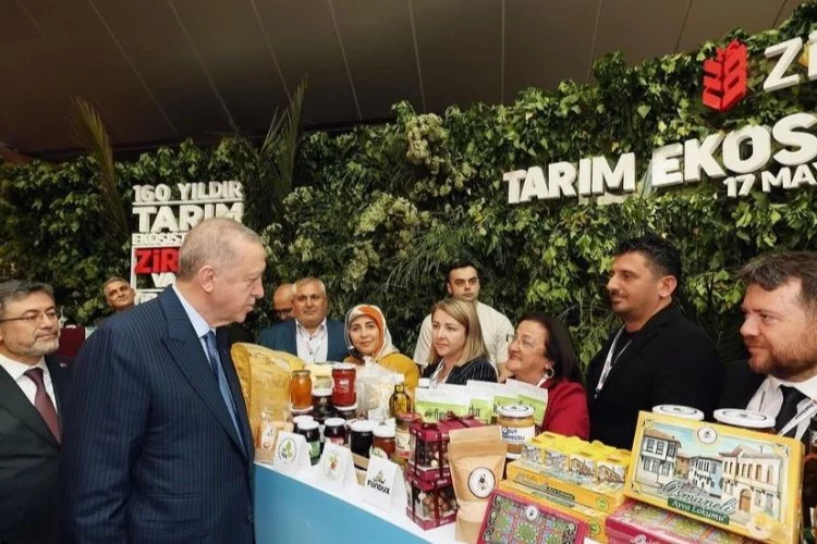Cumhurbaşkanı Erdoğan, yöresel ürünlerin tadına baktı