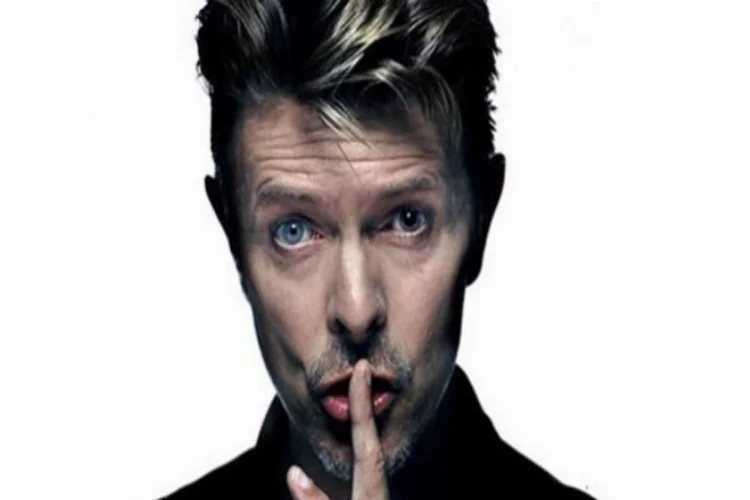 David Bowie, kansere yenildi