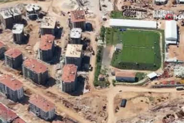 Deprem konut alanının öncesi ve sonrası dron ile görüntülendi