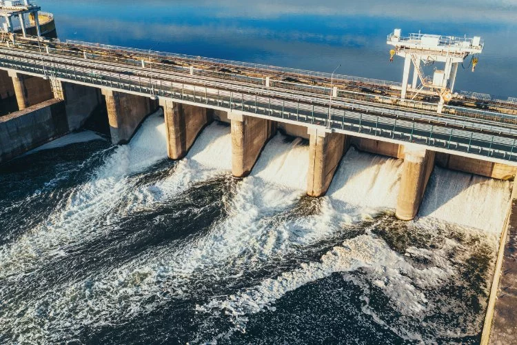 Güneş, rüzgar ve hidroelektrik gücünün yükselişi ve enerji dönüşümü